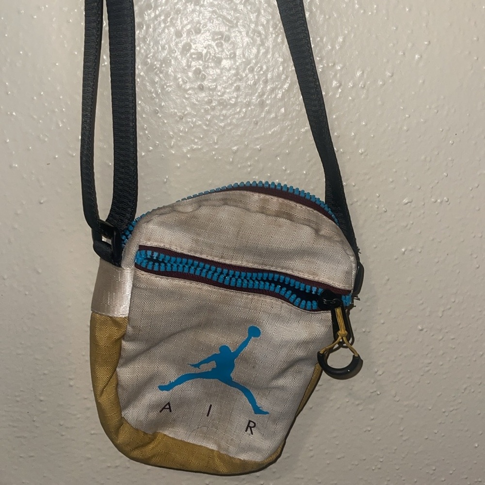 Satchel - Picture 5 of 6